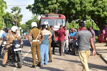 மன்னாரில் போக்குவரத்து பொலிஸாரினால் நிறுத்தப்பட்ட அரச பேருந்துகள்! என்ன நடந்தது?