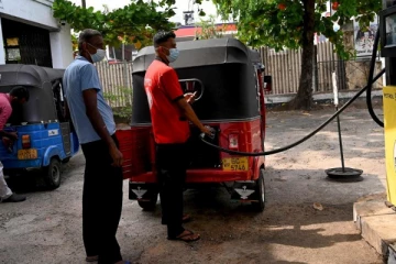 எரிபொருள் வழங்குவது தொடர்பில் புதிய கட்டுப்பாடு - அமைச்சர் அறிவிப்பு