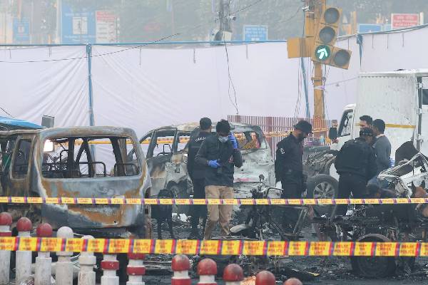 டெல்லி குண்டுவெடிப்பு... குடிமக்களை எச்சரித்த அமெரிக்காவும் பிரித்தானியாவும் | Delhi Blast Uk Us Issue Advisories