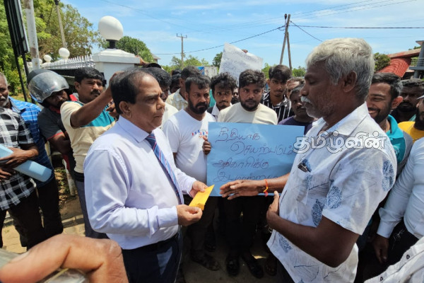 முல்லைத்தீவில் கடற்றொழிலாளர்கள் போராட்டம்!முன்வைக்கப்பட்டுள்ள கோரிக்கை | Fishermen S Protest In Mullaitivu