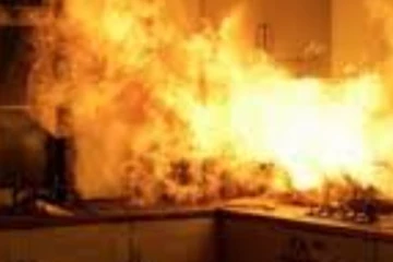 කෝප වූ බාල සොහොයුරා සහෝදරියගේ නිවසට ගිනි තියලා - නිවස සම්පූර්ණයෙන් දැවී යයි..