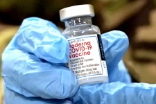 இரண்டாவது தடுப்பூசிக்குக் அங்கீகாரம் அளித்த கனடா! விரைவில் தொடங்கும் விநியோகம்
