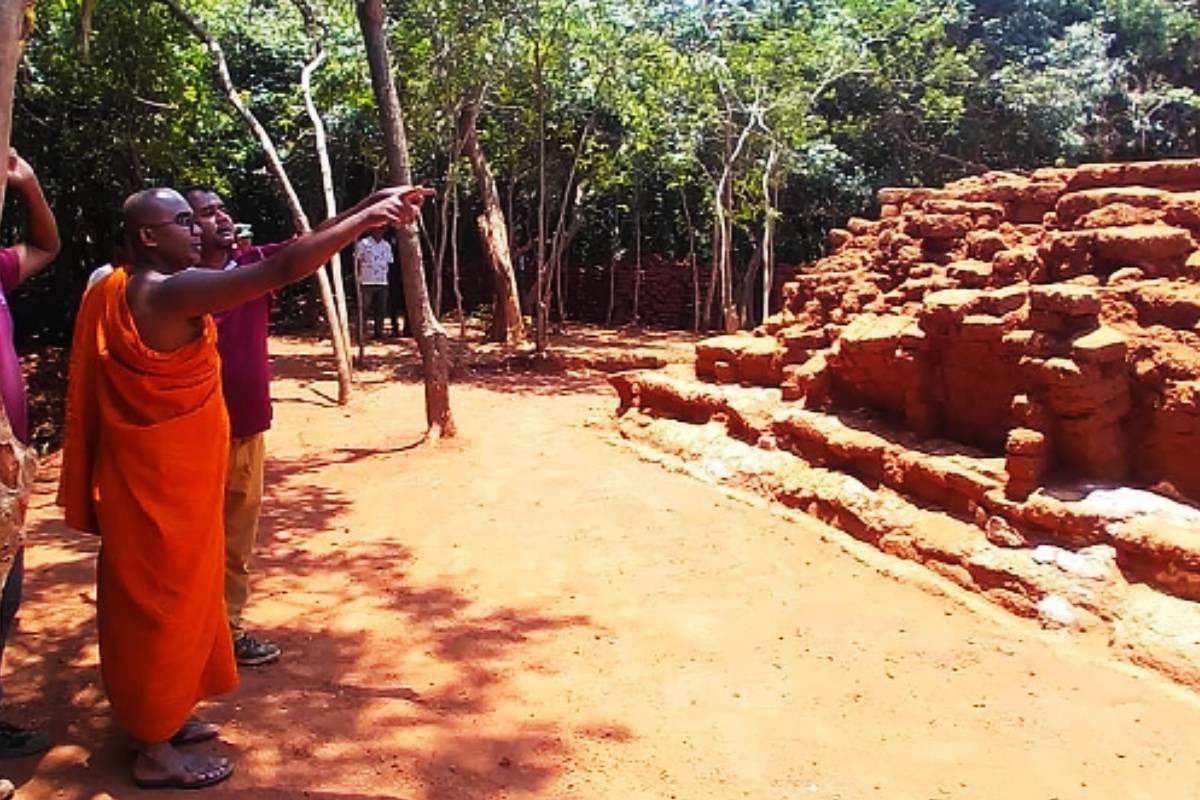 சிங்களமயமாக்கலுக்குத் துணை போகும் தமிழ் எம்.பி-க்கள்...! கடுமையாக சாடிய கஜேந்திரகுமார் எம்.பி | Kajendrakumar Slams Shanakiyan Over Sinhalization சிங்களமயமாக்கலுக்குத் துணை போகும் தமிழ் எம்.பி-க்கள்...! கடுமையாக சாடிய கஜேந்திரகுமார் எம்.பி | Kajendrakumar Slams Shanakiyan Over Sinhalization