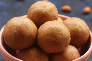 உடலுக்கு சத்தான வேர்க்கடலை உருண்டை.., இலகுவாக எப்படி செய்வது?