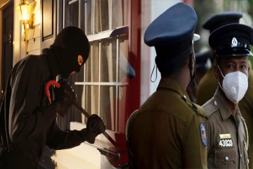 முள்ளிவாய்க்காலில் இரு வீடுகள் உடைத்து கொள்ளை