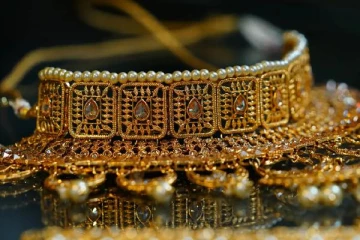 ஒரேயடியாக உயர்வில் தங்கம் விலை - எப்போது இறங்கும்?