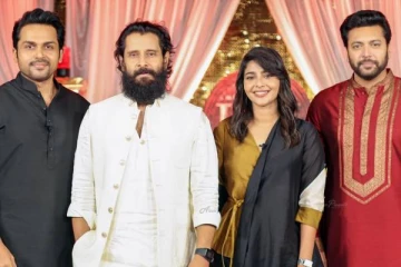 PS 2 புரொமோஷன் போது விக்ரம் முடியை இழுத்து கலாட்டா செய்த ஐஸ்வர்ய லட்சுமி- கியூட்டான வீடியோ