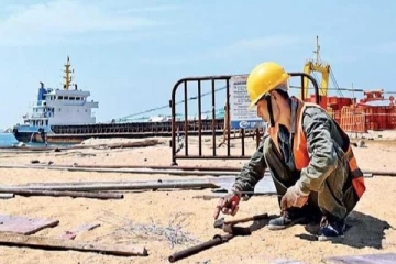 சட்டவிரோதமாக தண்ணீர் பெற்று சிக்கிய சீன நிறுவன ஊழியர்கள்