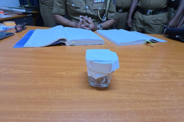 வீடொன்றில் ஒன்பது லட்சம் ரூபா நகை கொள்ளை; பொறிவைத்து பிடித்த பொலிஸார் | Jewelry Worth 9Lakh Rs Stolen From House Hatton வீடொன்றில் ஒன்பது லட்சம் ரூபா நகை கொள்ளை; பொறிவைத்து பிடித்த பொலிஸார் | Jewelry Worth 9Lakh Rs Stolen From House Hatton