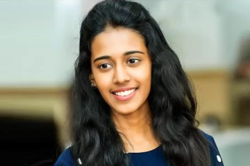 மருத்துவரும், சூப்பர் சிங்கர் பாடகியுமான பிரியங்காவா இது..! ஹீரோயின் போல் மாறிவிட்டார் பாருங்க