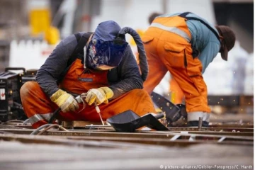 ஜேர்மனிக்கு ஆண்டொன்றிற்கு 400,000 பணியாளர்கள் தேவை: திட்டமிட்டுவரும் அரசு