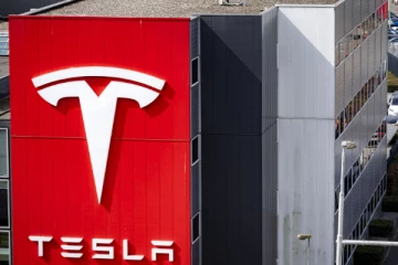 பிரித்தானியாவில் வீடுகளுக்கு மின்சார விநியோகம் செய்ய உள்ள டெஸ்லா