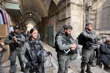 கிழக்கு ஜெருசலேமில் ராணுவ வீராங்கனை மீது கத்திக்குத்து தாக்குதல்: பாலஸ்தீன நாட்டவர் சுட்டுக்கொலை