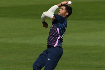 வெளிநாட்டில் புயல்வேக பந்துவீச்சில் தாக்கிய இந்திய வீரர்! அடுத்தடுத்து சரிந்த வீரர்களின் வீடியோ