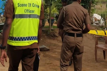 திருகோணமலையில் சட்டவிரோதமாக விடுதி நடத்தி வந்த மூவர் கைது