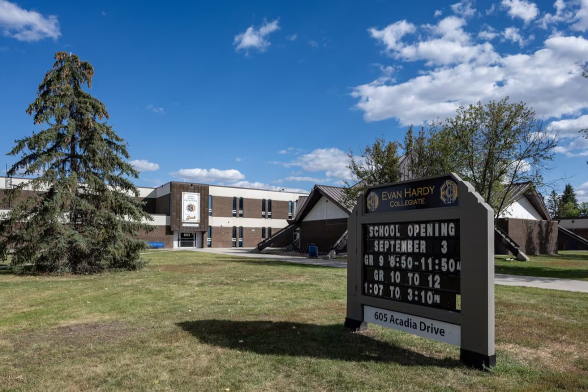 கனடாவில் சக மாணவி மீது தீ வைத்த சிறுமிக்கு 3 ஆண்டுகள் சிறை! | Teen Who Set Girl On Fire At Saskatoon கனடாவில் சக மாணவி மீது தீ வைத்த சிறுமிக்கு 3 ஆண்டுகள் சிறை! | Teen Who Set Girl On Fire At Saskatoon