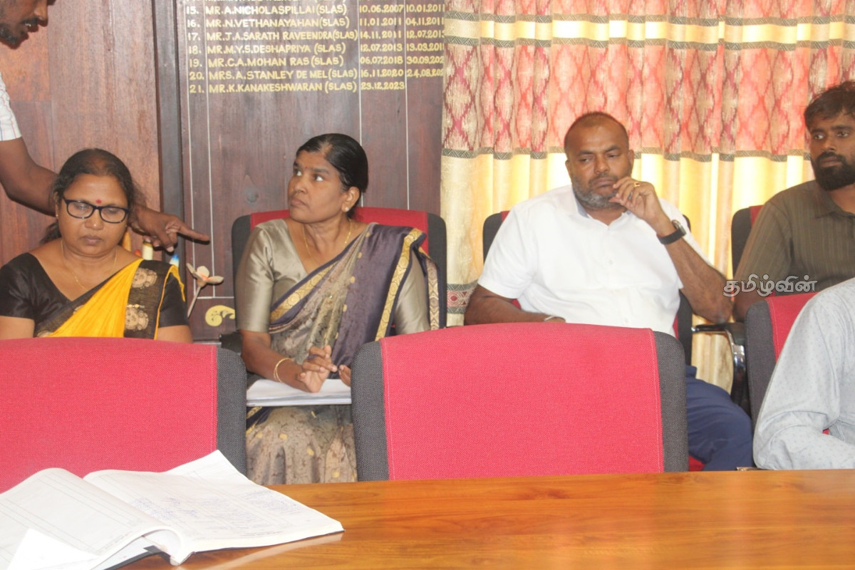 மன்னாரில் எரிபொருளை சீரான முறையில் விநியோகிப்பது குறித்து விசேட கலந்துரையாடல் | Discussion On Distribution Of Fuel In Mannar