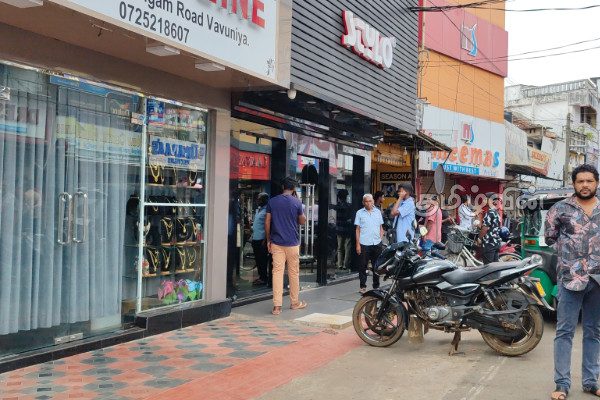 வவுனியாவில் தோல்வியடைந்த கடையடைப்பு : பெரும்பாலான வர்த்தக நிலையங்கள் திறப்பு | North East Harththal Vavuniya Current Situation