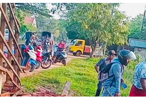 தமிழர் பகுதியொன்றில் அதீத வேகத்தால் நேர்ந்த விபத்து | Accident In Tamil Area Due To High Speed தமிழர் பகுதியொன்றில் அதீத வேகத்தால் நேர்ந்த விபத்து | Accident In Tamil Area Due To High Speed