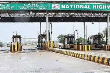 சுங்கச் சாவடிகளில் நள்ளிரவு முதல் கட்டணம் உயர்வு : அதிர்ச்சியில் பொதுமக்கள்