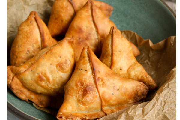 மொறு மொறு சுவையில் முட்டை சமோசா...இவ்வளவு ஈசியா செய்யலாமா? | Egg Samosa Recipe