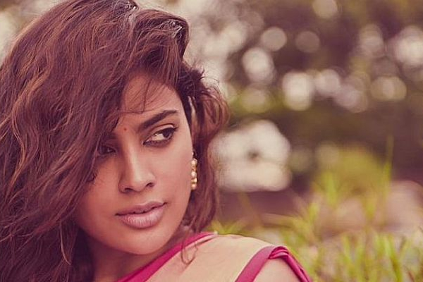 அந்த இடத்தை காட்டி வில்லங்கமான போஸ் கொடுத்த நந்திதா.. வீடியோ வைரல் | Nandita Swetha Latest Hot Photoshoot