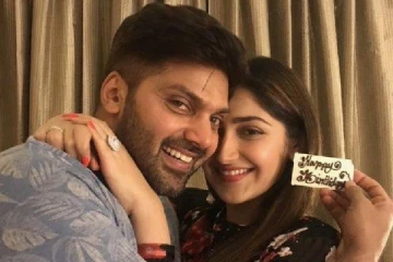 காதலர் தின ஸ்பெஷலாக ஆர்யா - சாயிஷா ஜோடி வெளியிட்ட ரொமான்டிக் புகைப்படம், இதோ..