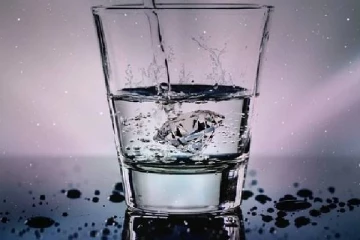 குடிநீருக்கு பதில் ஆசிட் வழங்கிய ஹொட்டல் ஊழியர்கள்: பகீர் சம்பவம்