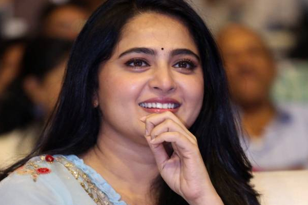 பிரபல நடிகைக்கு இப்படியொரு நோயா? ரசிகர்கள் அதிர்ச்சி | Actress Anushka Shetty Laughter Disease