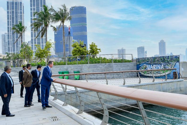 கொழும்பு போர்ட் சிட்டிக்கும் விஜயம் செய்த டேவிட் கமரூன் (Photos) | David Cameron Also Visited Colombo Port City
