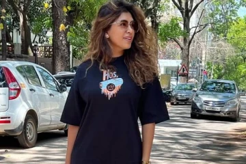 பிரபல பாடகி கெனிஷாவின் சில மாடர்ன் உடை புகைப்படங்கள்