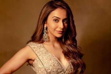 அட்டைப்படத்திற்கு நீச்சல் உடையில் ராகுல் ப்ரீத்.. வைரலாகும் படுகவர்ச்சி போட்டோ