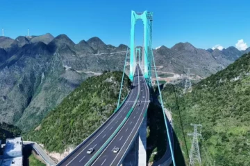 உலகிலேயே உயரமான பாலம் திறப்பு: கின்னஸ் சாதனைகள் முறியடிப்பு