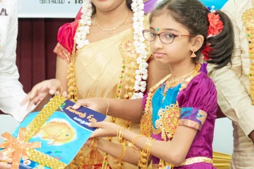 நூல் எழுதி வெளியிட்ட சிறுமி!! மட்டக்களப்பில் நான்காம் வகுப்பு தமிழ் மாணவி சாதனை!!