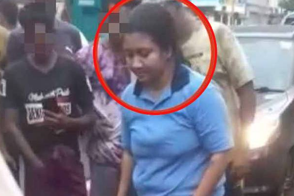 கொழும்பில் காரில் பயணித்த பெண்ணை கொடூரமாக தாக்கிய பெண்! | Woman Attacked Traveling Woman Car In Colombo