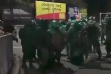 கொழும்பு போராட்டத்தில் ஊடகவியலாளர்கள் மீது தாக்குதல் (காணொளி)