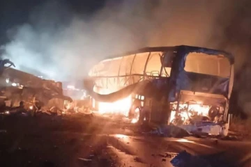 මගීන් 48 දෙනෙකු රැගත් බස් රථයක් බිහිසුණු අනතුරකට..පුද්ගලයින් 41 දෙනෙකු මරුට...(PHOTOS)