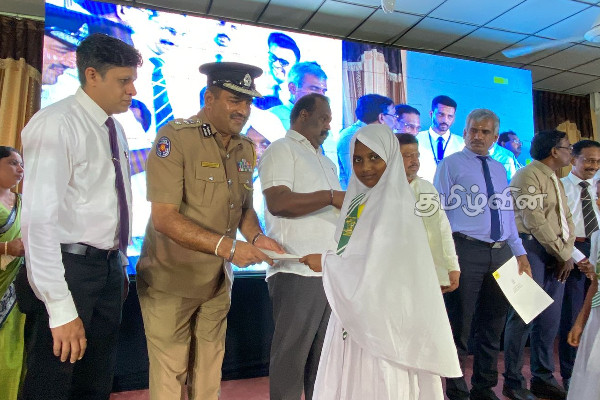 மன்னாரில் தெரிவு செய்யப்பட்ட மாணவர்களுக்கு ஜனாதிபதி புலமைப்பரிசில் வழங்கி வைப்பு | President Scholarship Project For Mannar Students