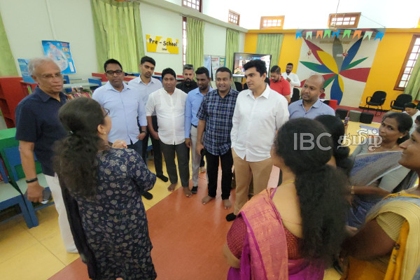 யாழ் பொதுசன நூலகத்தை பார்வையிட்ட அரசியல் கட்சிகளின் இளம் தலைவர்கள் ! | Visit To Jaffna Public Library