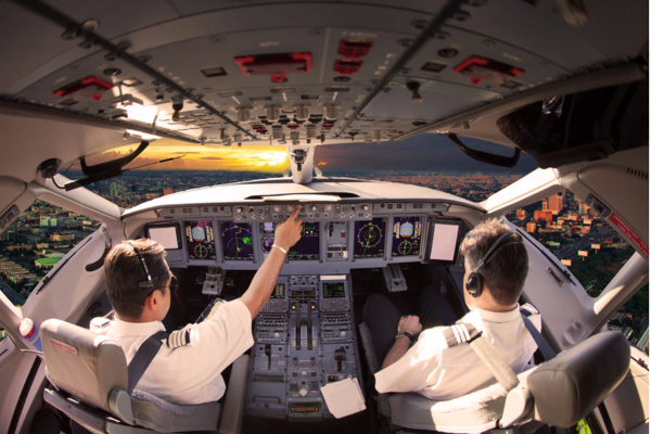 சூப்பர்...  விமானத்தில் பைலட்களுக்கு மட்டும் வேறு வேறு உணவுகள் கொடுக்க என்ன காரணம் தெரியுமா? | Pilots Are Served Different Foods