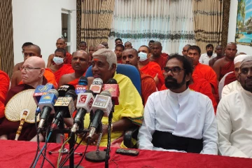 கிழக்கு மாகாண ஆளுநர் பதவியை நீடிக்குமாறு மதத்தலைவர்கள் கோரிக்கை (Video)