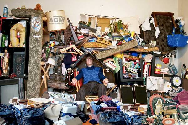 hoarding disorder: பதுக்கல் கோளாறு என்றால் என்ன? அறிகுறிகள் என்னென்ன? | Hoarding Disorder Symptoms In Tamil