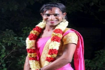 “என்னை கத்தியால் வெட்டுகிறார்கள், முகமெல்லாம் வலிக்கிறது..காப்பாற்றுங்கள்” - கதறிய திருநங்கை