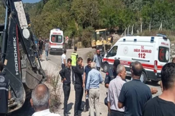 இறுதி ஊர்வலத்தில் இடம்பெற்ற பயங்கர சம்பவம்! 5 பேர் பரிதாபமாக உயிரிழப்பு