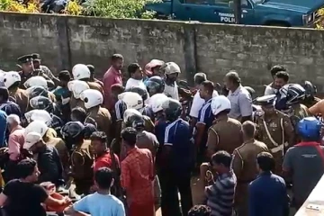 எரிபொருள் நிலையத்தில் காவல்துறையினரின் அத்துமீறிய செயற்பாடு - இருவர் கைது!