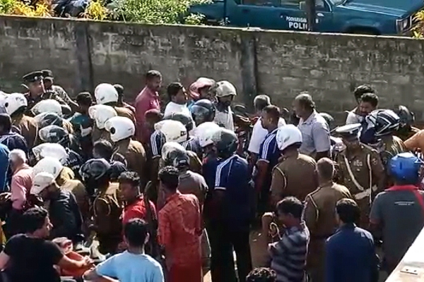 எரிபொருள் நிலையத்தில் காவல்துறையினரின் அத்துமீறிய செயற்பாடு - இருவர் கைது! - ஐபிசி தமிழ்