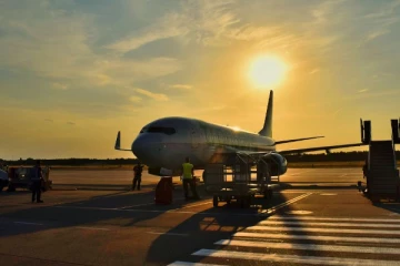 ஏர்போர்ட்டே ஆடிப்போனது.. ஒரே விமானத்தில் கூண்டோடு சிக்கிய 113 கடத்தல்காரர்கள் - அதிர்ச்சி!