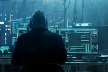 செல்போனில் உள்ள உங்கள் இரகசியங்களை உளவு பார்த்தால் காட்டிக் கொடுக்கும் அறிகுறிகள்!