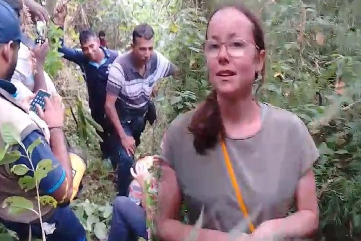 சிங்கமலை வனப்பகுதியில் சிக்கித்தவித்த வெளிநாட்டு மாணவி பத்திரமாக மீட்பு | Foreign Student Rescued Singamalai Forest Area சிங்கமலை வனப்பகுதியில் சிக்கித்தவித்த வெளிநாட்டு மாணவி பத்திரமாக மீட்பு | Foreign Student Rescued Singamalai Forest Area