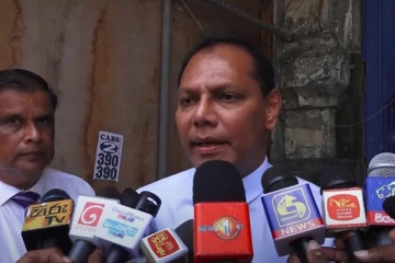 තිළිණිට හසු වූ ප්‍රසිද්ධ පුද්ගලයන්ගේ නම් 37ක් එළියට..දයාසිරි CID යට. ( VIDEO)